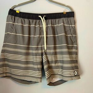 Vuori yoga shirts XL